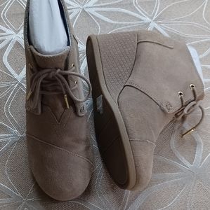 Toms Wedge Booties!